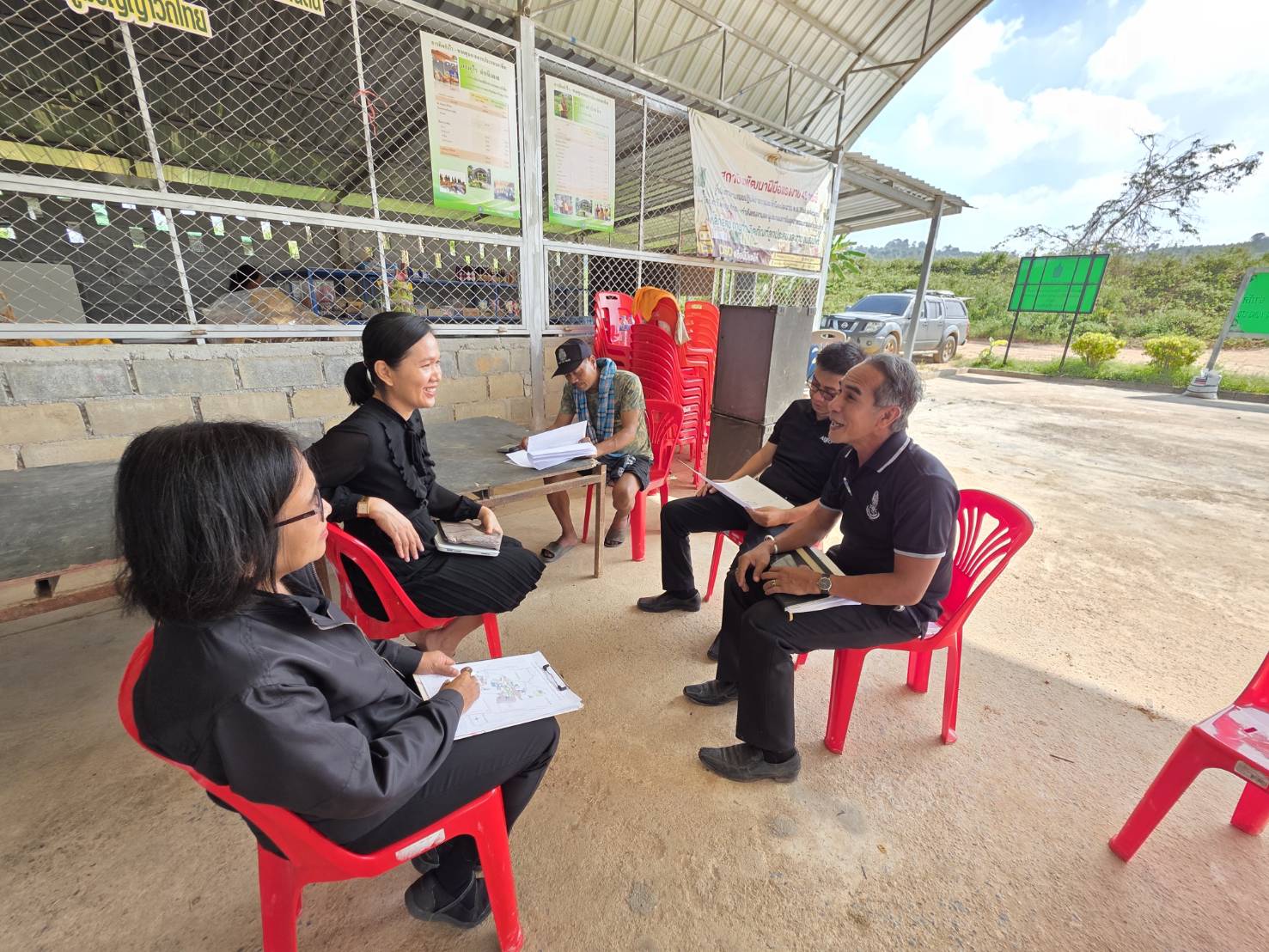 title - ส.ป.ก.กระบี่ ลงพื้นที่ติดตามความก้าวหน้าและแก้ไขปัญหาการดำเนินการจัดสรรที่ดินทำกินและระบบโครงสร้างพื้นฐานในพื้นที่ คทช. แปลงหมายเลข 602 และ 603